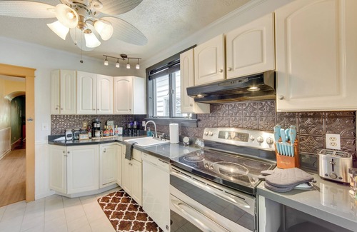 Mount Carmel House | Home 13 Mi to Knoebels Amusement Resort
