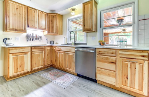 Southfield House | Home ~ 17 Mi to Detroit w/Patio & Grill!