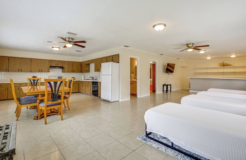 Homosassa House | Home 3 Mi to Homosassa Springs Wildlife State Park
