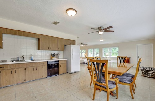 Homosassa House | Home 3 Mi to Homosassa Springs Wildlife State Park