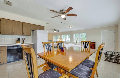 Homosassa House | Home 3 Mi to Homosassa Springs Wildlife State Park