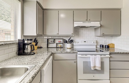 West Arlington House | Home 4 Mi to AT&T Stadium: Bring Your Pets!