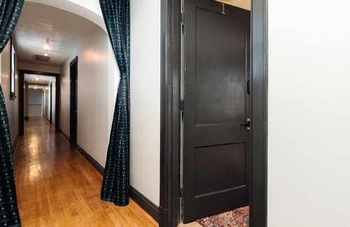 Roselawn Finance Apartment | Home Alone Suite - a themed getaway