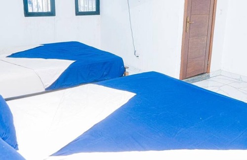 Kasa-Vubu Bed & Breakfast | Home away bedroom bed & breakfast in lovely Kinshasa with AC, WiFi
