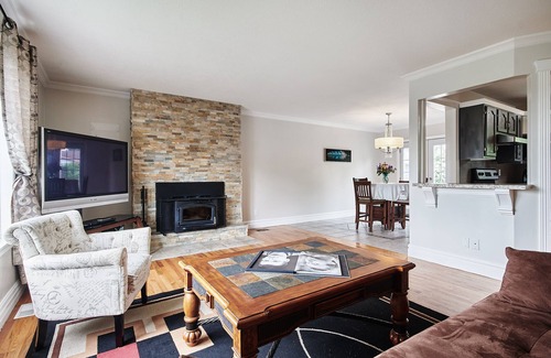 Rockland House | Home away from home (pet Friendly)