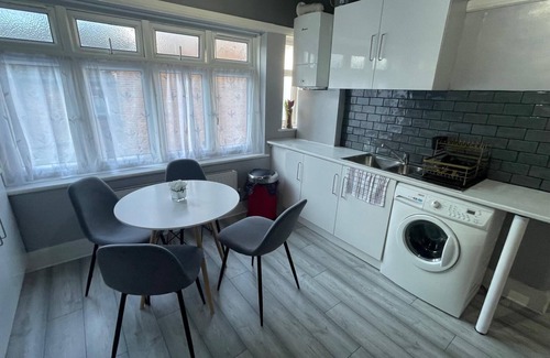 Fairfield Apartment | Home Away From Away. Charming 2-bedroom apartment in wonderful Croydon with WiFi
