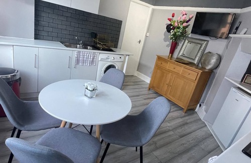 Fairfield Apartment | Home Away From Away. Charming 2-bedroom apartment in wonderful Croydon with WiFi