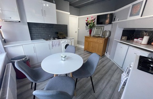 Fairfield Apartment | Home Away From Away. Charming 2-bedroom apartment in wonderful Croydon with WiFi