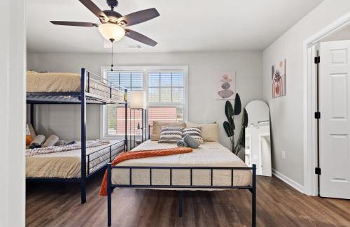 Athens House | Home Away From Home - 2 King Beds - Walk to UGA & DT
