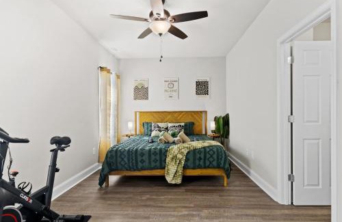 Athens House | Home Away From Home - 2 King Beds - Walk to UGA & DT