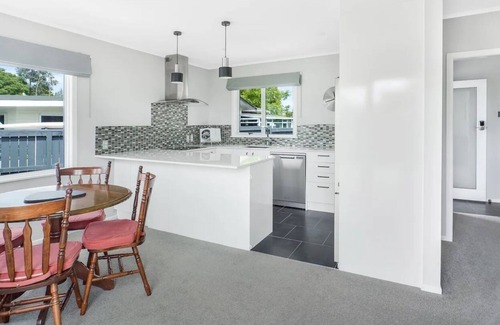 Te Rapa House | Home away from home! 3br house