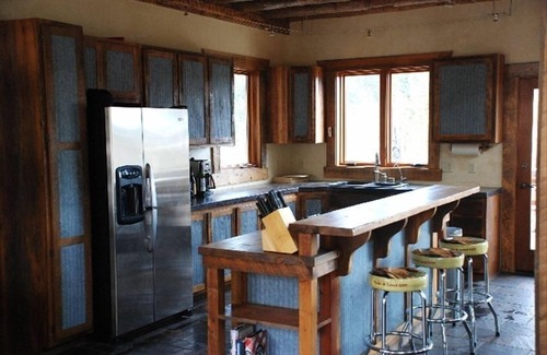 Jardine Cabin | Home Away from Home 5 miles to the north entrance of Yellowstone