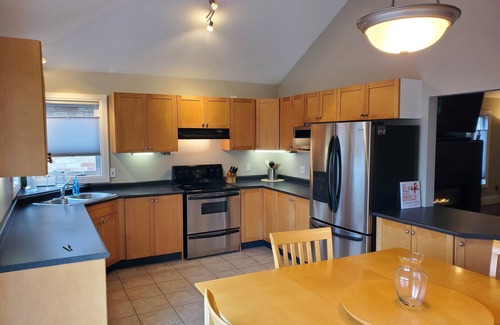 London House | Home away from home - Couples private house