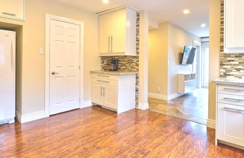 Hamilton House | 🌺Home away from home! Entire 🏡 Large 2 floor 5 bedroom home ,free parking