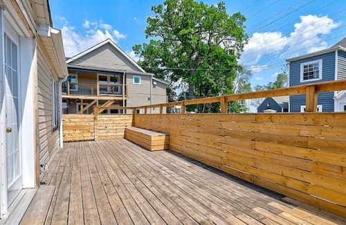 Hamilton House | 🌺Home away from home! Entire 🏡 Large 2 floor 5 bedroom home ,free parking
