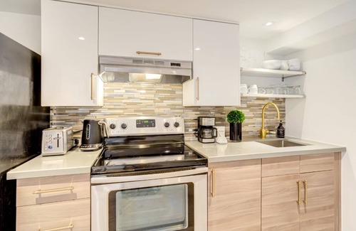 Bedford Park House | Home Away From Home! Gorgeous, 2 Bed Private Apt