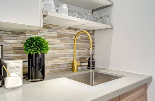 Bedford Park House | Home Away From Home! Gorgeous, 2 Bed Private Apt