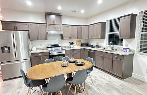 Duncan House | Home away from home in Duncan