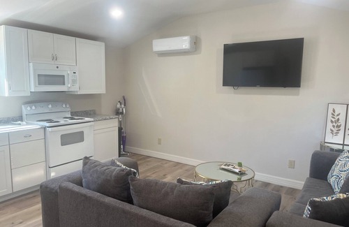 Tyler Cabin | Home away from Home- Near Tyler Airport