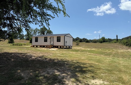 Tyler Cabin | Home away from Home- Near Tyler Airport