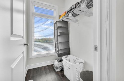Vaughan Apartment | Home away from Home - Remote Office - Vacation Stay