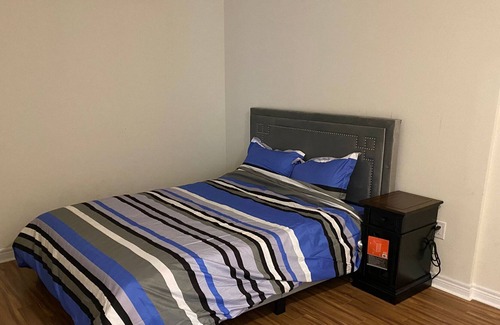 Markham Apartment | Home Away From Home - Three Bed Two Bath Spacious Condo Apartment With Parking