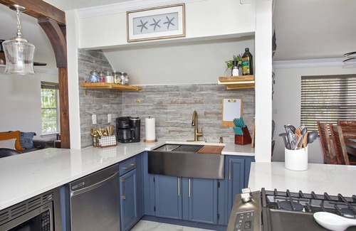 Johns Creek House | Home Away From Home! Johns Creek, 4BD, Sleeps 8, Chef's Kitchen, Office, Garage!