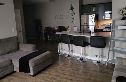 Tuttle West Apartment | Home away from home
