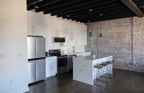 Mount Airy Apartment | ☆ Home Away From Home ☆ Downtown Mount Airy-APT 201