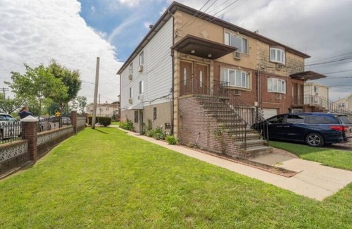 Queens Apartment | Home Away From Home