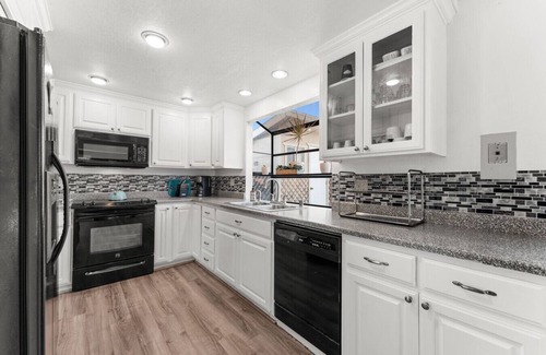 Rodeo House | Home Away From Home w/Big Pool and Hot Tub
