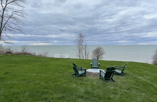 Town of Porter Villa | Home Away on Lake Ontario