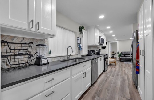 Sandy Apartment | Home Base for Winter Ski Adventure & Salt Lake City Events