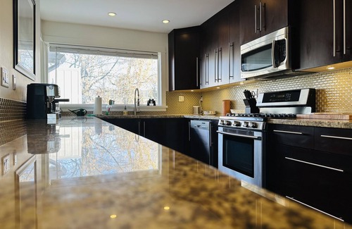 South Central House | Home Close to Beach and Downtown. Licensed short term rental.