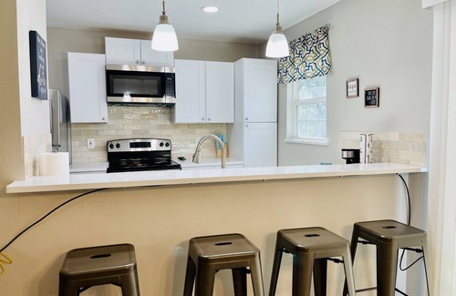 West San Antonio House | Home close to Lackland AFB/Sea World/Six Flags Fiesta/Shopping