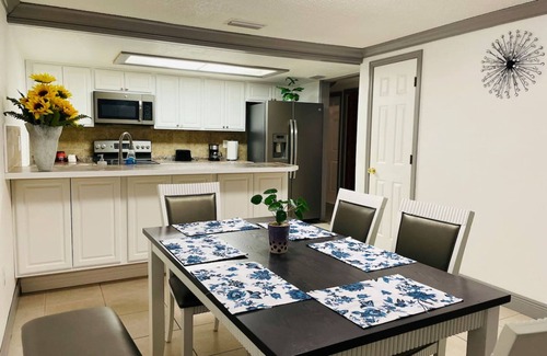 West Lealman House | Home Close to Saint Pete Pier Quiet Spacious