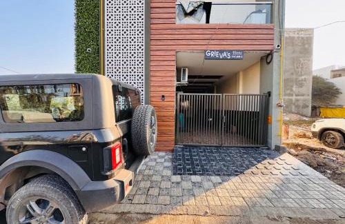 Indore Apartment | Home Escape Studio Elite Near Mahalaxmi Nagar