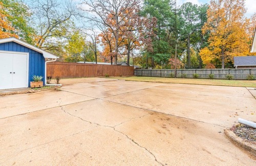 Paris House | Home + garage 4 BEDROOMS, 2.5 BATH, 2 king, 1 queen, 1 full