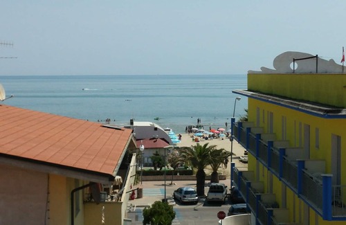 Tortoreto Lido Apartment | Home !I LIMONI "apartment" A3 "with sea view only 30 meters from the beach !!