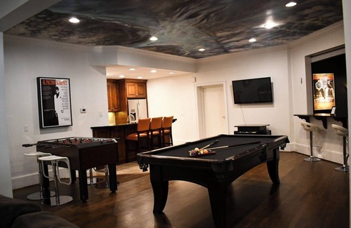 Atlanta House | Home in Atlanta -Heated Pool,Elevator,Movie theater,Gym -15 min from Downtown