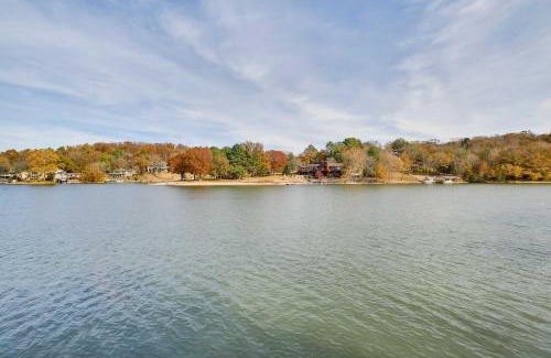 Bella Vista House | Home in Bella Vista with Deck and Lake Windsor Views!
