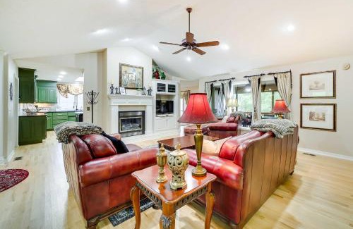 Bella Vista House | Home in Bella Vista with Deck and Lake Windsor Views!