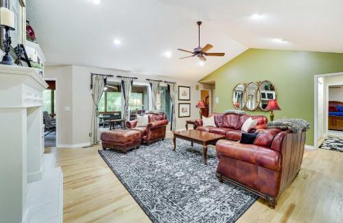 Bella Vista House | Home in Bella Vista with Deck and Lake Windsor Views!