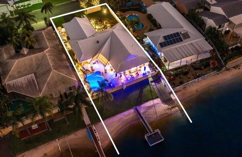 Broadbeach Waters House | Home in Broadbeach Waters