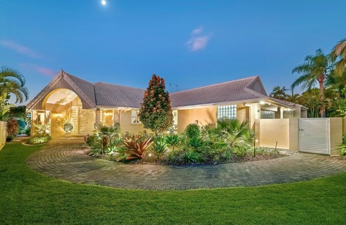 Broadbeach Waters House | Home in Broadbeach Waters