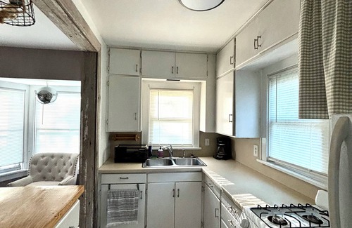 Cedar Falls House | Home in Cedar Falls-updated cottage
