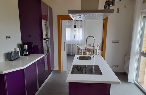 Marina de Cudeyo House | Home in Elechas · 5 bedrooms · 9 beds · 4.5 baths