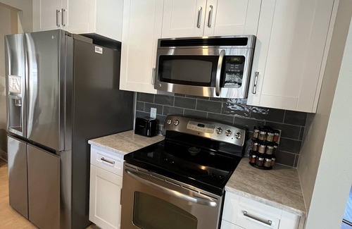Englewood East House | Home in Englewood/heated pool