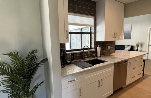 Englewood East House | Home in Englewood/heated pool