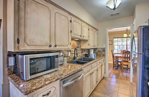 Waxahachie House | Home in Historic Waxahachie w/Yard & Patio!